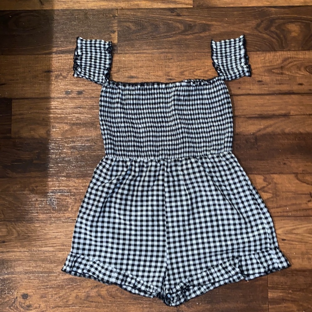 BLACK AND WHITE ROMPER / LARGE